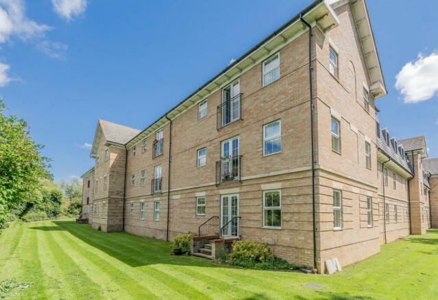 2 bedroom apartment for sale in Falcon Mews, Stanbridge Road