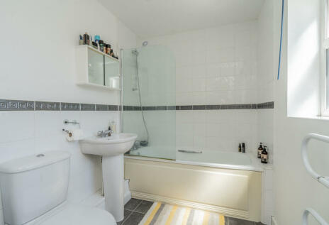 2 bedroom apartment for sale in Falcon Mews, Stanbridge Road