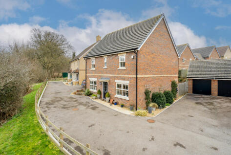 Meadow Way, Wing, Buckinghamshire