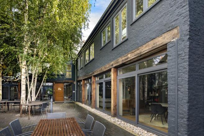 The Mews 1a Birkenhead Street London WC1H 8BA  e