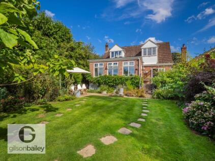 West End Avenue, Brundall