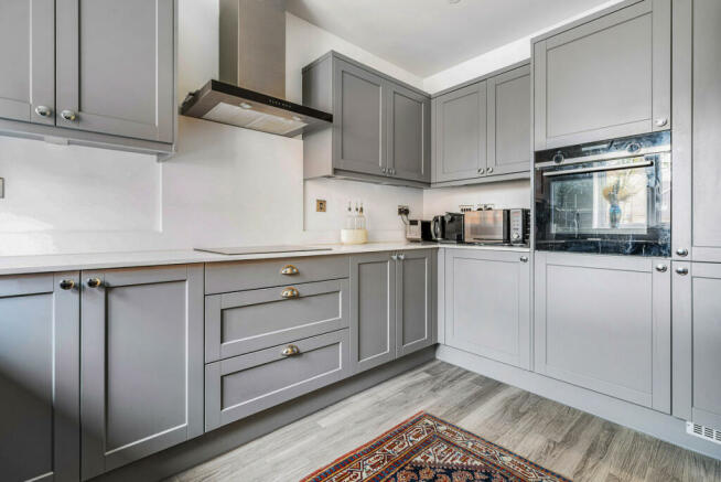 Kitchen with fully integrated appliances