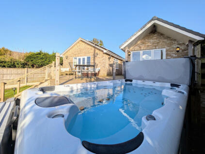 FEATURES A 2 BED ANNEXE IDEAL HOLIDAY LET, Newport, PO30