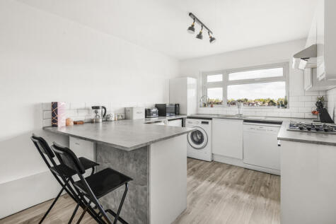 Coulsdon Road, Caterham, CR3