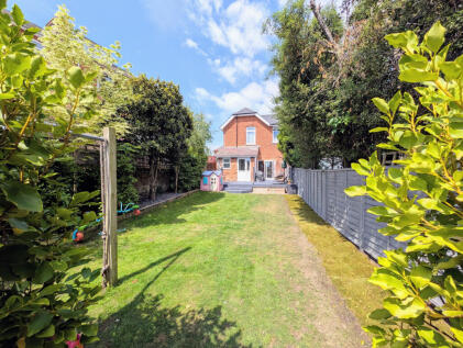 Coronation Road, Cowes, PO31