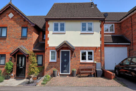 Tanfield Drive, Billericay, CM12 - Minutes from High St and Railway Station