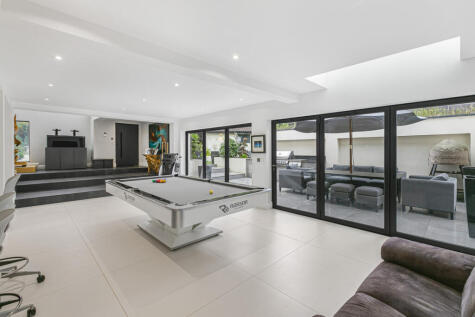 Vicarage Close, Kingswood, KT20