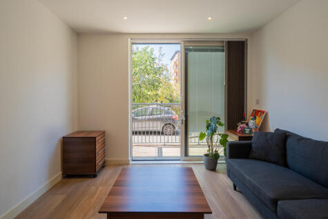 Whiting Way, London, SE16