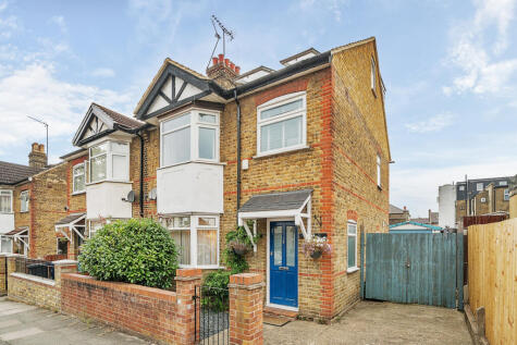 Humes Avenue, Hanwell, W7