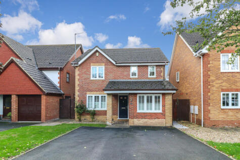 Warren Close, Stone, HP17