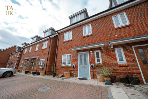 Repton Crescent, Reading, RG6