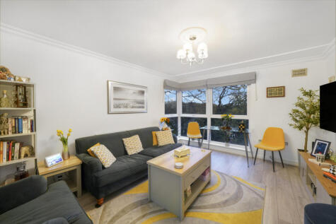 Garrick Close, Ealing, W5