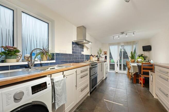 AR - Shakespeare Road - Kitchen3 (1).JPG