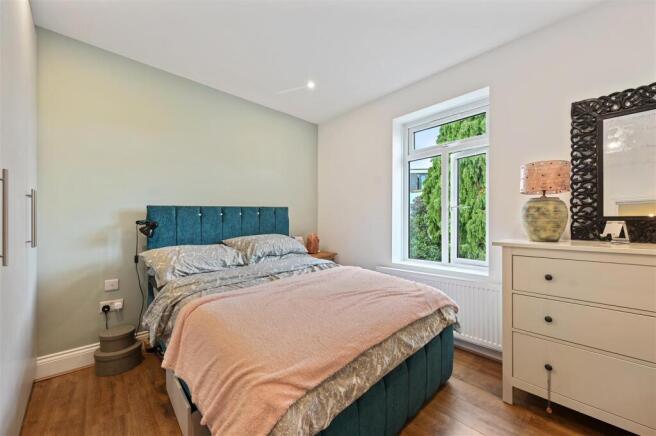 AR - FFF, Gunnersbury Lane4.JPG