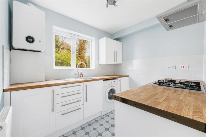 2 Ardross Court-5.jpg