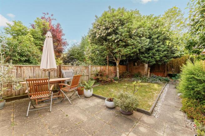 Flat 1 - 31 Birkbeck Grove-10.jpg