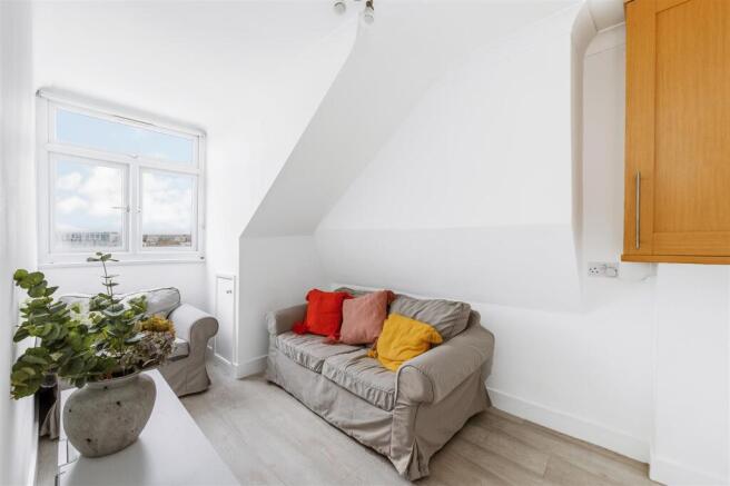 Flat 4, 149 The Vale-1.jpg