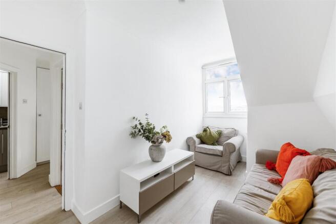 Flat 4, 149 The Vale-2.jpg