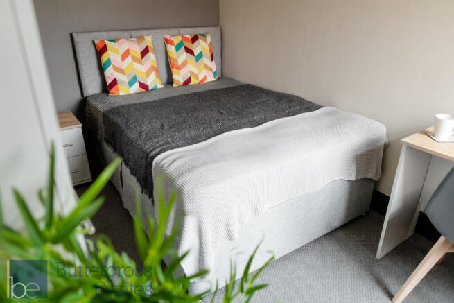 Three quarter bed
