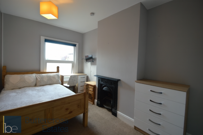 Room 3, AI staged bedding