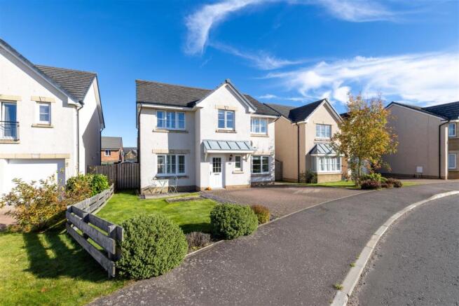29 Benton Road, Auchterarder-3.jpg