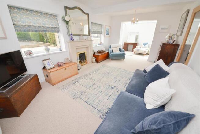 Lounge/Sun Room
