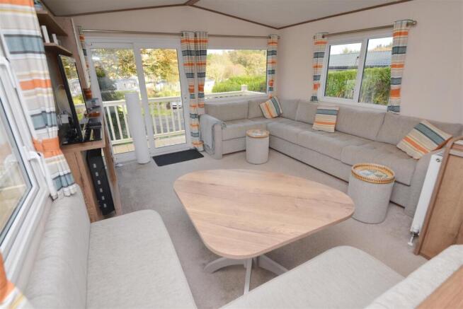 Living / Dining Area