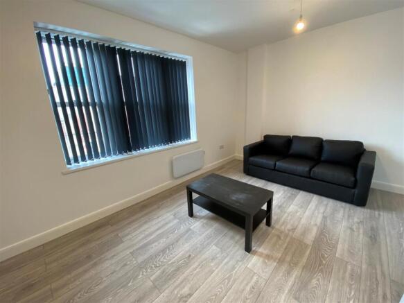 98 Holton Road - Flat 3 - Living Room.jpg
