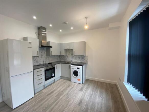 98 Holton Road - Flat 2 Kitchen.jpg