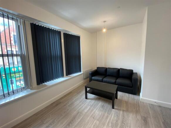 98 Holton Road - Flat 1 - Living Area.jpg