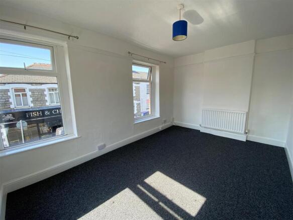 46 Richard Street - living room.jpg