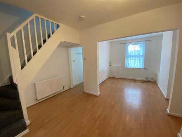 4 Lady Margaret - living room 3.jpg