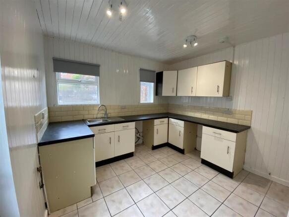 147 Gladstone Road - kitchen.jpg