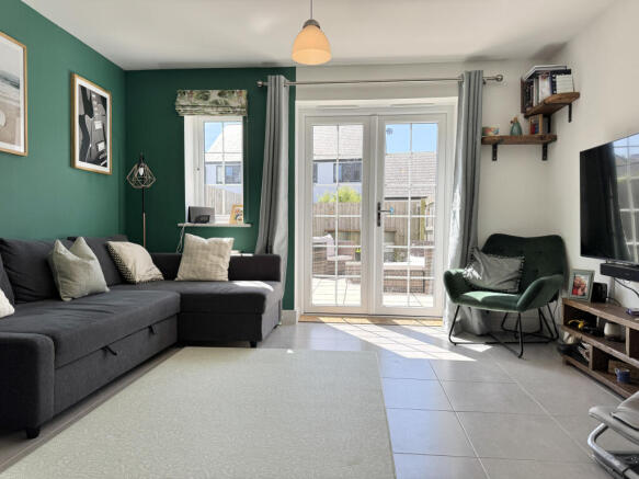 Spacious Sitting/Dining Room