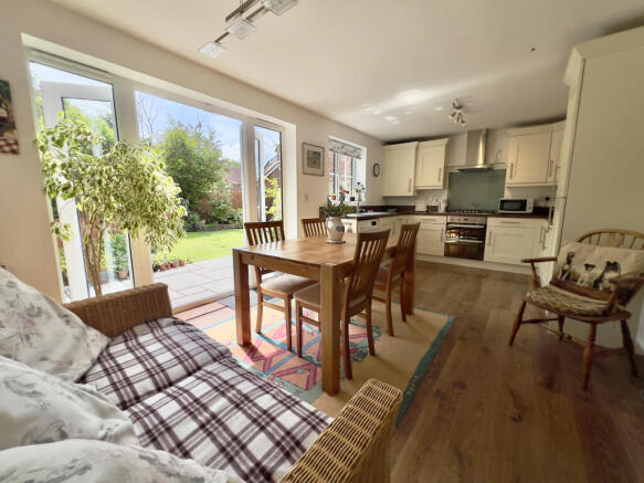 Kitchen/dining/family room