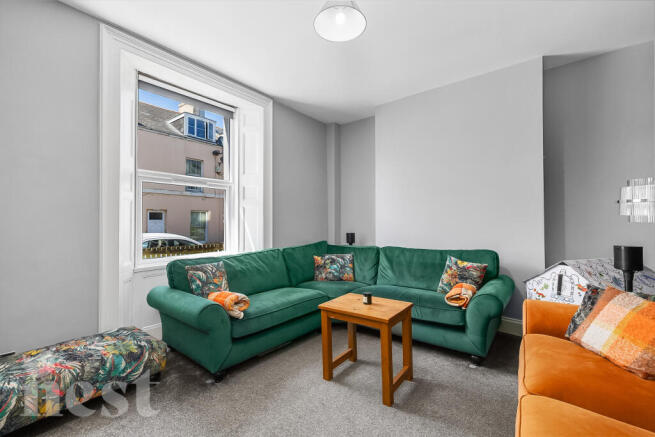 Lounge / Bed 6