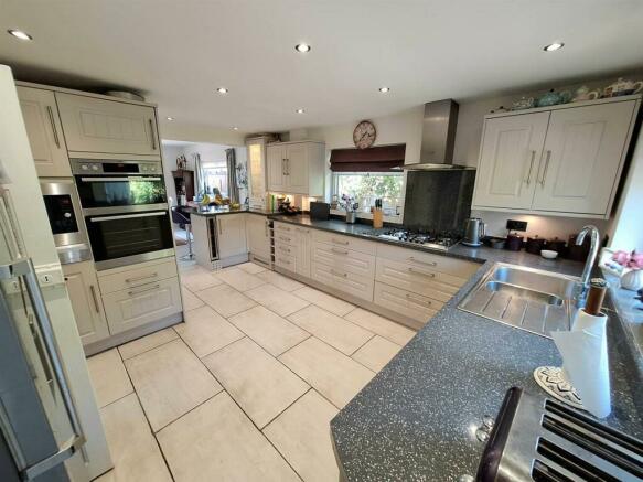 Kitchen / breakfast room