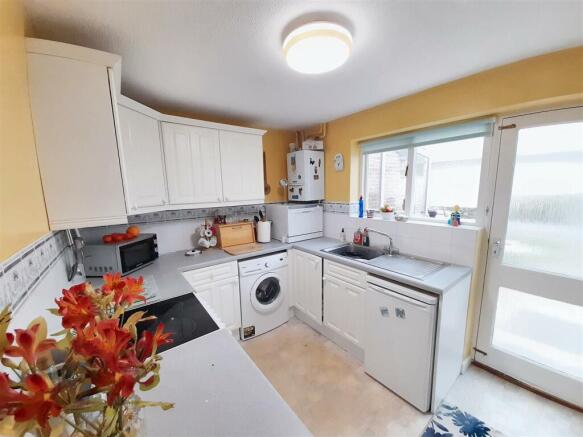 Kitchen 1 new.jpg