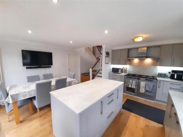 Kitchen / dining room