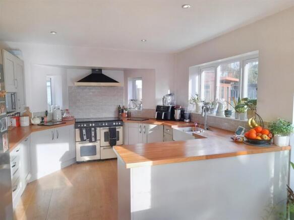 Kitchen / dining room