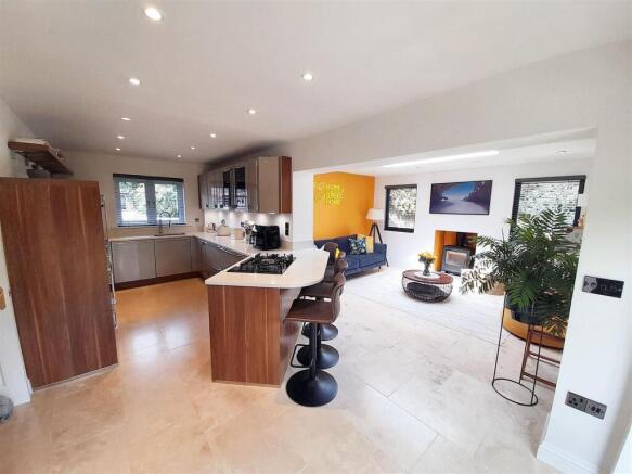 Kitchen / breakfast area