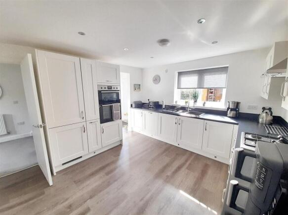 Kitchen / dining room