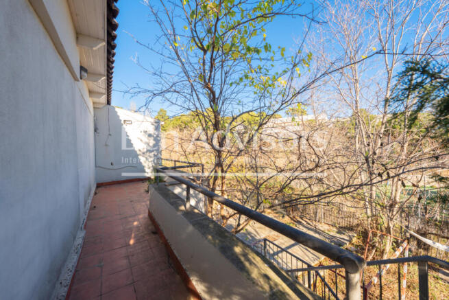 Casa-a-reformar-en-Pedralbes-con-maravillosas-v...