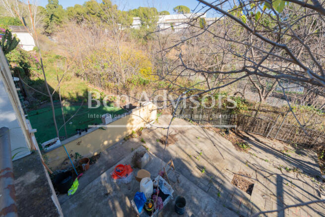 Casa-a-reformar-en-Pedralbes-con-maravillosas-v...