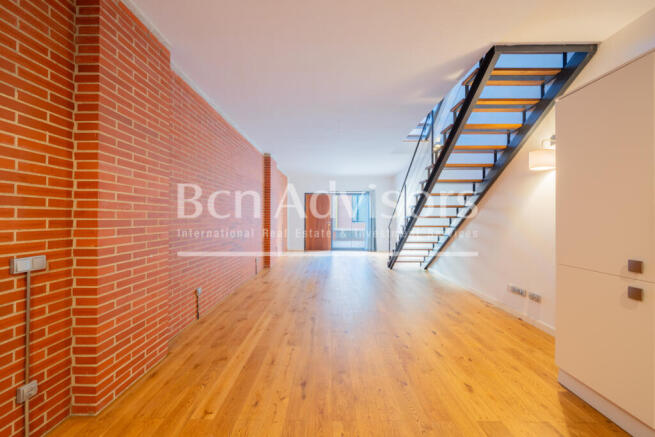 Loft-triplex-reformado-de-estilo-industrial-a-p...