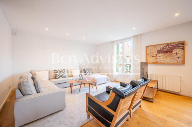Exclusive-renovated-property-in-a-Modernist-bui...