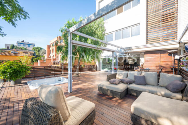 Deslumbrante-y-moderna-casa-con-jardin-terraza-...