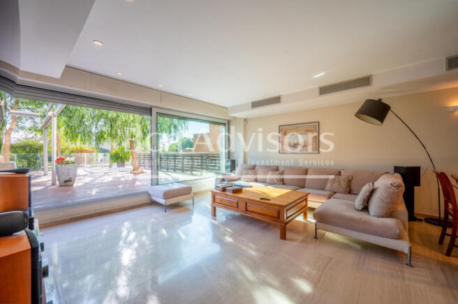 Deslumbrante-y-moderna-casa-con-jardin-terraza-...