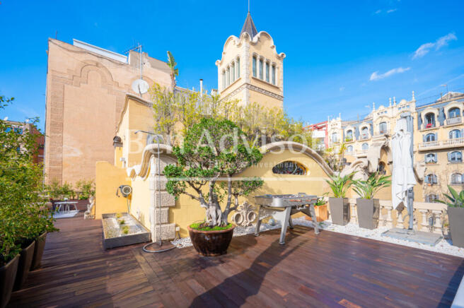 Increible-atico-con-terrazas-en-palacete-modern...