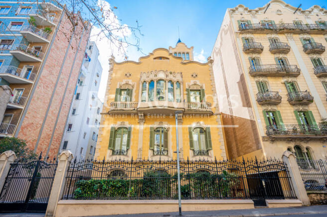 Increible-atico-con-terrazas-en-palacete-modern...